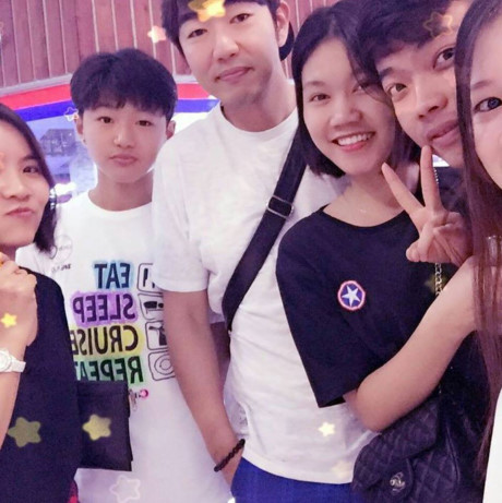 Bất ngờ ba bố con sao Bat ngo ba bo con sao