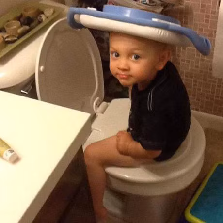 Nhung tinh huong hai huoc “kho do” cua bon con nit khien me khong the gian - Anh 4