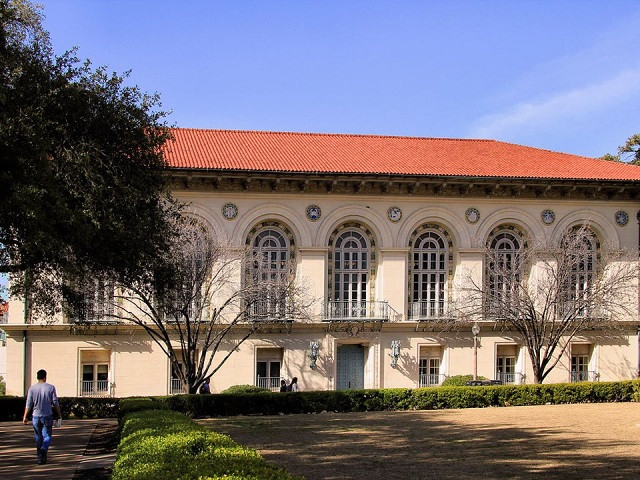 20. Đại học Texas: 139.776 USD 20. Đại học Texas: 139.776 USD