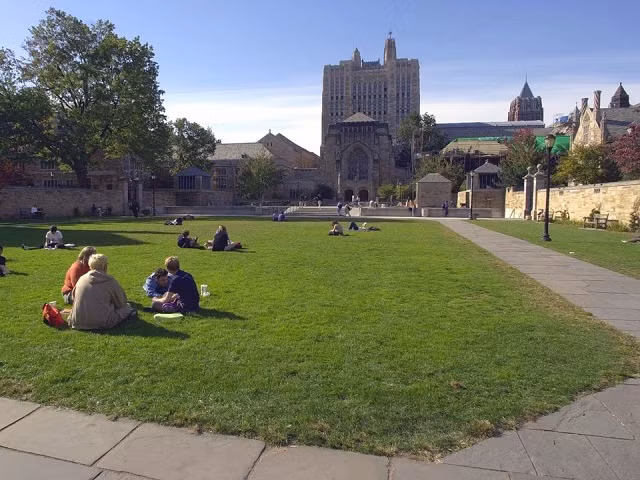 12. Đại học Yale: 158.170 USD