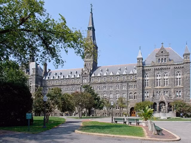 18. Đại học George Town: 142.667 USD