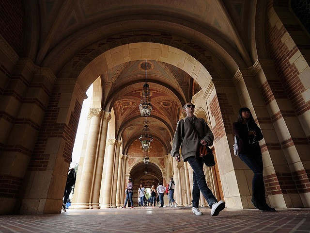 15. Đại học California, Los Angeles: 153.763 USD 15. Đại học California, Los Angeles: 153.763 USD