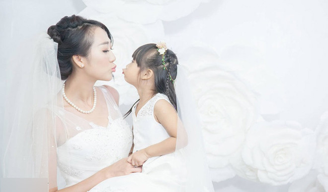 Vợ chồng Trần Hạo Dân khoe ba thiên thần nhỏ ảnh 5 Vợ chồng Trần Hạo Dân khoe ba thiên thần nhỏ ảnh 5