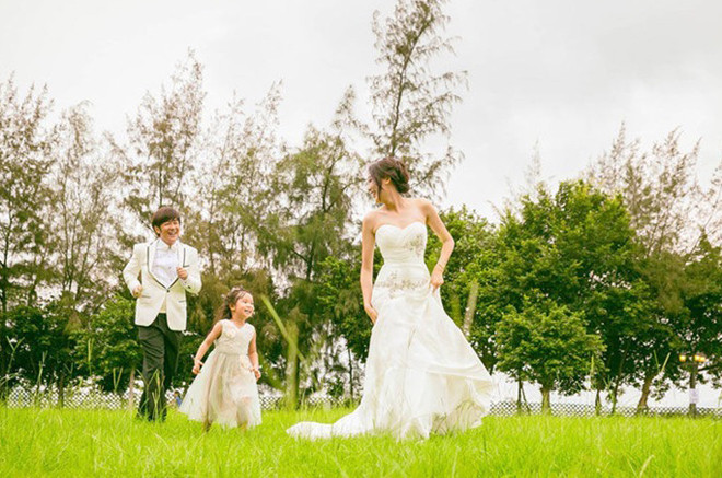 Vợ chồng Trần Hạo Dân khoe ba thiên thần nhỏ ảnh 7 Vợ chồng Trần Hạo Dân khoe ba thiên thần nhỏ ảnh 7