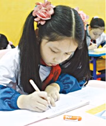 Áp lực trong học tập có thể khiến trẻ bị trầm cảm .