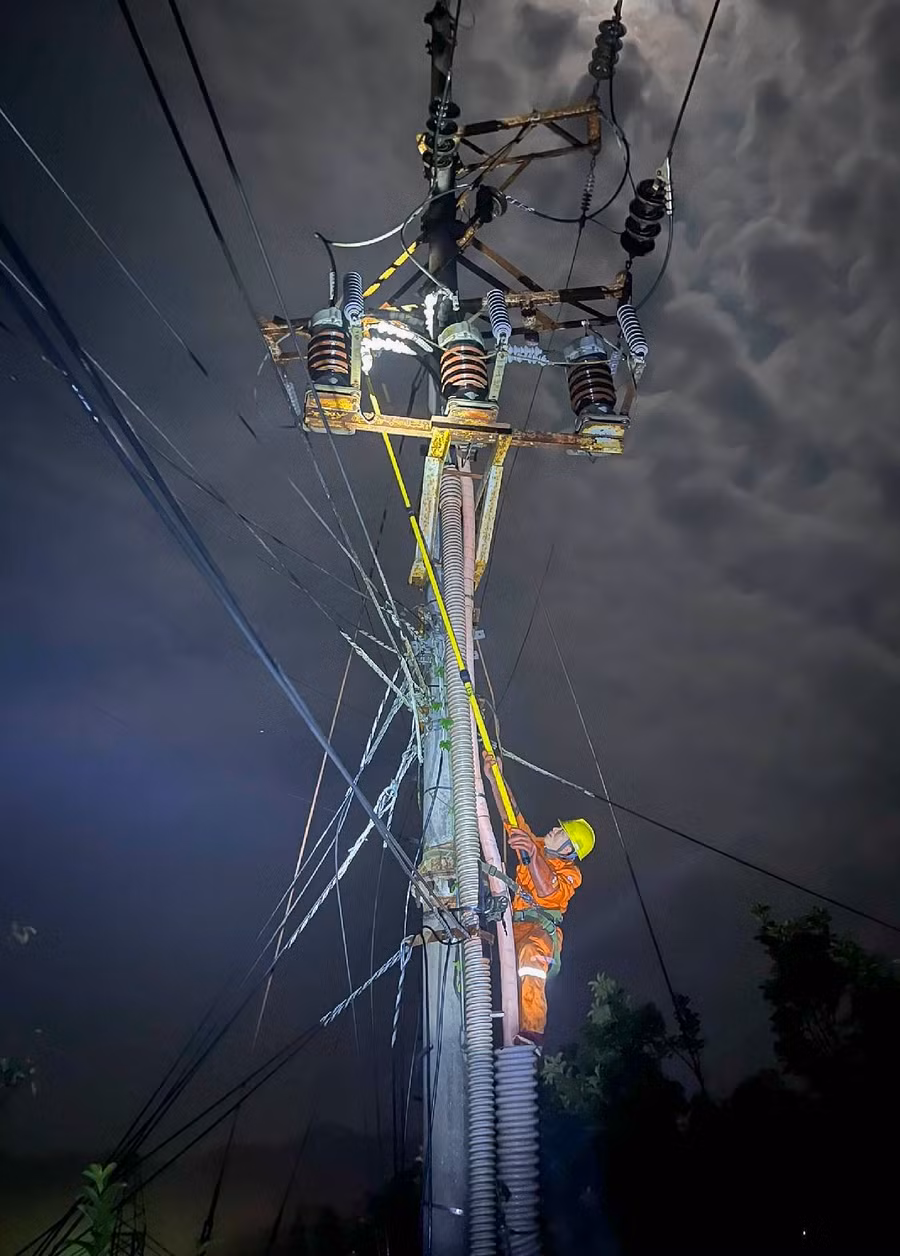 Công tác khắc phục được khẩn trương thực hiện ngay trong đêm.