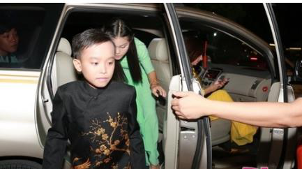 Cuộc sống ít ai ngờ của Phương Mỹ Chi và Hồ Văn Cường khi làm con nuôi Quang Lê, Phi Nhung - Ảnh 6 Cuoc song it ai ngo cua Phuong My Chi va Ho Van Cuong khi lam con nuoi Quang Le, Phi Nhung - Anh 6
