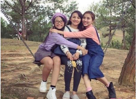 Cuộc sống ít ai ngờ của Phương Mỹ Chi và Hồ Văn Cường khi làm con nuôi Quang Lê, Phi Nhung - Ảnh 11 Cuoc song it ai ngo cua Phuong My Chi va Ho Van Cuong khi lam con nuoi Quang Le, Phi Nhung - Anh 11