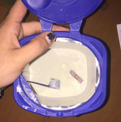 Người mẹ đã mở nó ra để xác nhận nghi ngờ của mình