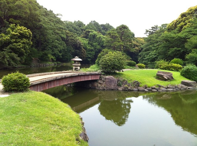 10. Vườn thiên nhiên Shinjuku Gyoen, Nhật Bản: Đây là một khu công viên tuyệt đẹp nằm ở Tokyo. Khu vườn lần đầu hoàn thành vào năm 1772, nhưng kiến trúc ngày nay của nó hoàn thành vào năm 1906. Khu vườn rộng 50,3 ha với hơn 20.000 loài cây. Bên trong khu Greenhouse có hơn 1700 loài thực vật nhiệt đới và cận nhiệt đới có thể chiêm ngưỡng. 