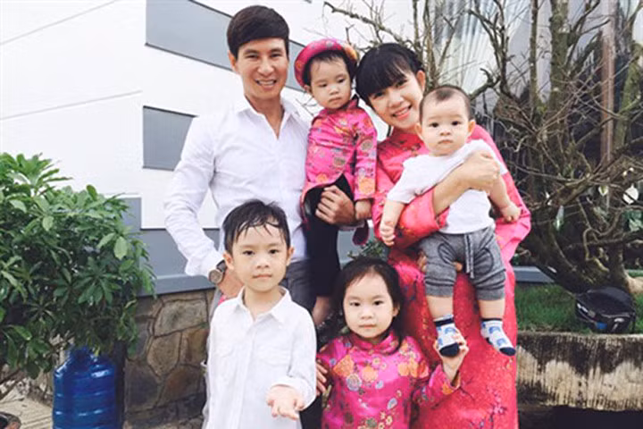 Lý Hải: "Vợ chồng tôi bơ phờ vì quay cuồng với 4 đứa nhỏ"