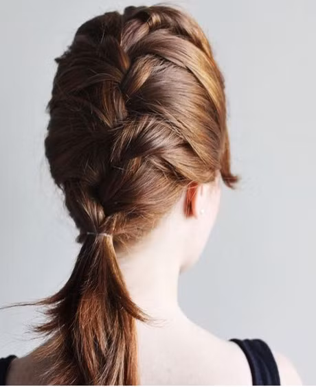 Mach nang cach cham soc toc dep trong nhung ngay mua phun am uot - Anh 6