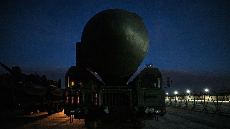 Vũ khí Nga trên đường từ bãi huấn luyện Alabino đến Moscow. (Ảnh:Sputnik / Ramil Sitdikov)