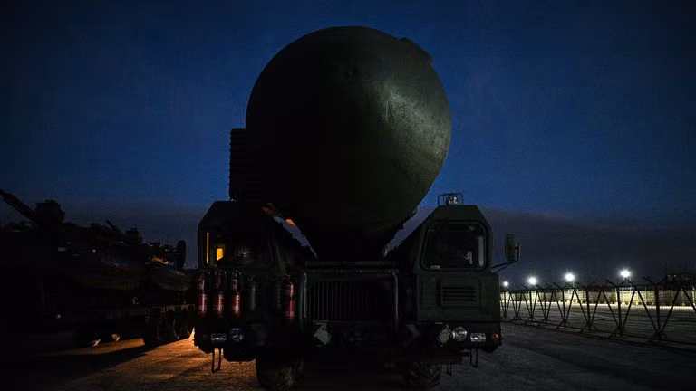 Vũ khí Nga trên đường từ bãi huấn luyện Alabino đến Moscow. (Ảnh:Sputnik / Ramil Sitdikov)