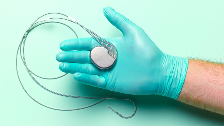 Tim cấy ghép - có thể bao gồm máy điều hòa nhịp tim - nằm trong số những cấy ghép y tế được lấy từ bệnh nhân đã qua đời và được tái sử dụng.