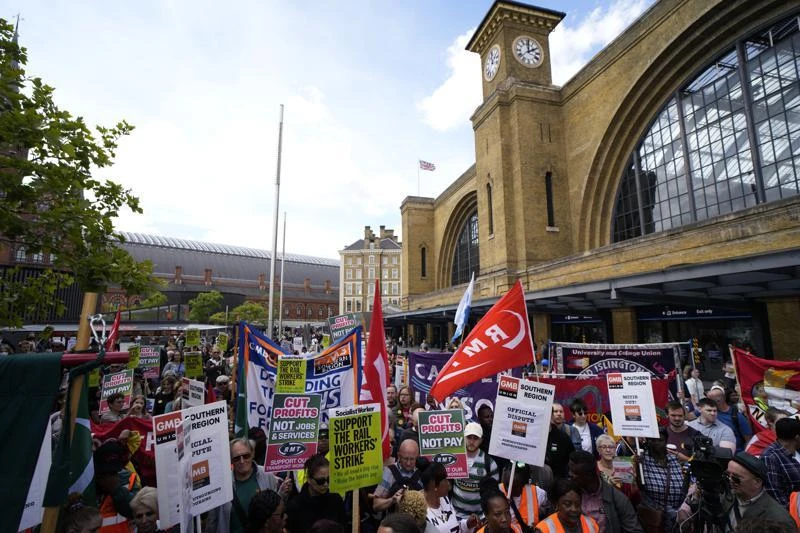 Biểu tình ở London, Anh ngày 25/6/2022.