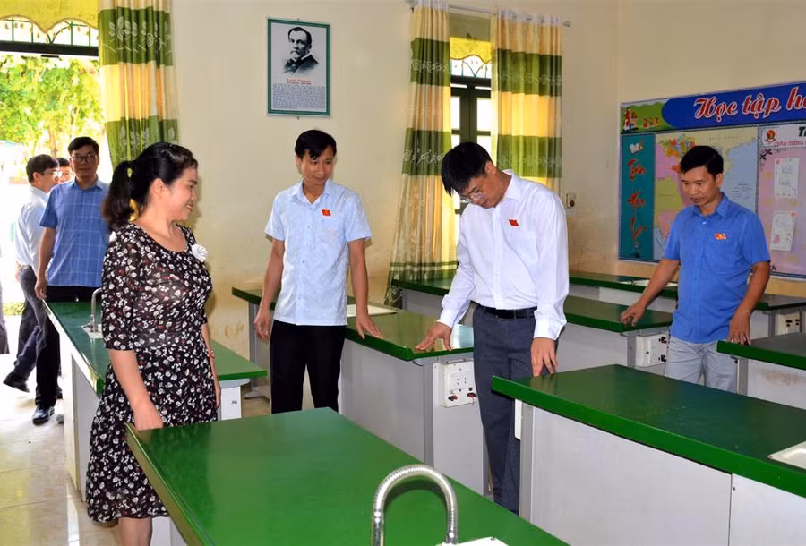 HĐND tỉnh Điện Biên giám sát xây dựng trường chuẩn quốc gia tại huyện Tuần Giáo.