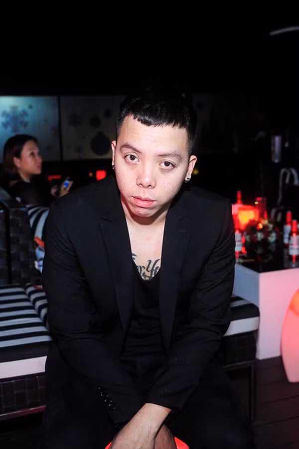  Ngoài nhân vật chính, Hoàng Touliver - bạn trai tin đồn, trợ thủ đắc lực của Tóc Tiên trong sản phẩm mới cũng có mặt trong buổi giới thiệu MV The Beat of Celebration. 