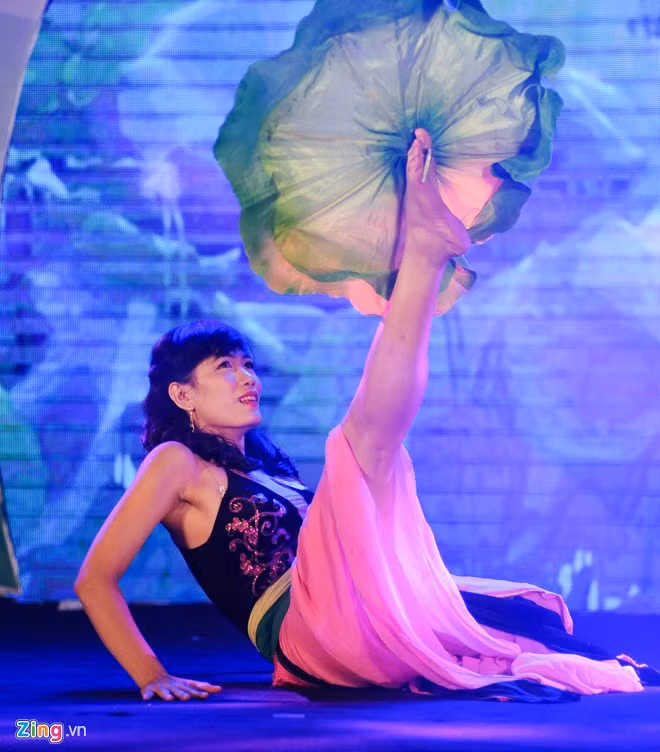 Phần thi tài năng đã chứng kiến những tiết mục độc đáo và những câu chuyện cảm động của các thí sinh khuyết tật. Cô giáo Nguyễn Thị Minh Tâm (Đồng Tháp) trong một lần đi dạy học ở vùng sâu, vùng xa đã bị tai nạn cướp mất đi một chân. Nhưng Minh Tâm vẫn quyết tâm theo nghề gieo chữ. Không những có thể đứng lớp mỗi ngày, cô giáo trẻ còn có thể biểu diễn múa sen vô cùng uyển chuyển.