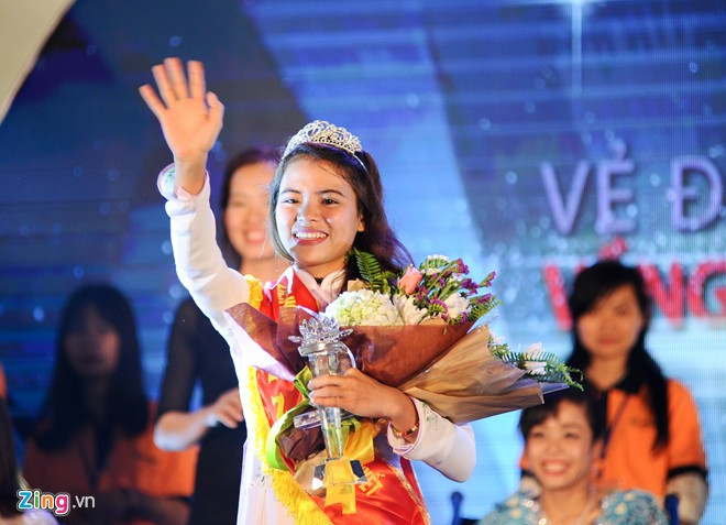 Bằng câu trả lời: "Xã hội cần thay đổi thái độ phân biệt, kỳ thị với người khuyết tật, để họ có cơ hội tiếp cận với những công việc ở trình độ cao hơn", Nguyễn Thị Thanh Hoa đã giành danh hiệu Hoa khôi Vầng trăng khuyết 2015. Bằng câu trả lời chân thực về điều quan trọng nhất để người khuyết tật có cơ hội tiếp xúc với công việc phù hợp là xã hội cần thay đổi thái độ phân biệt, kỳ thị với người khuyết tật, để người khuyết tật có cơ hội tiếp cận với những công việc ở trình độ cao hơn. Nguyễn Thị Thanh Hoa đã xứng đáng giành danh hiệu Hoa khôi Vầng trăng khuyết.