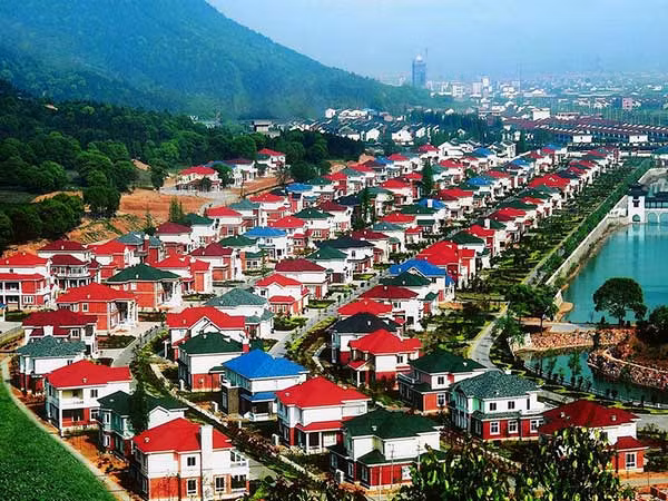 Ngôi làng giàu nhất Trung Quốc: Cư dân được tặng biệt thự và xe miễn phí