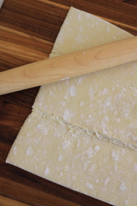 Cách làm bánh táo hoa hồng đẹp mắt cực dễ - Ảnh 4 Cach lam banh tao hoa hong dep mat cuc de - Anh 4