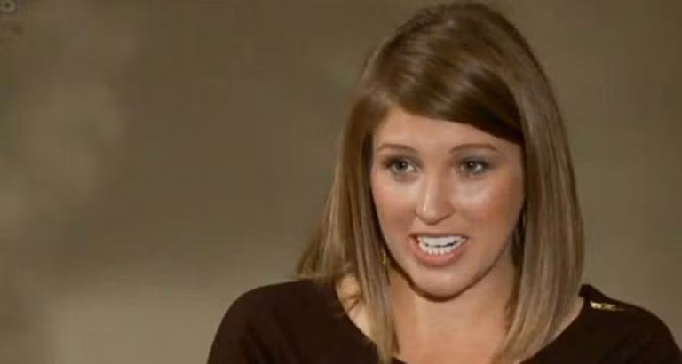 Mẹ của Luke, cô Erika, đến giờ nói mình hoàn toàn tin con