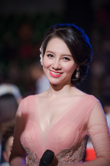 Vũ khí bí mật làm nên vẻ gợi cảm của MC Minh Hà - Ảnh 5 Vu khi bi mat lam nen ve goi cam cua MC Minh Ha - Anh 5