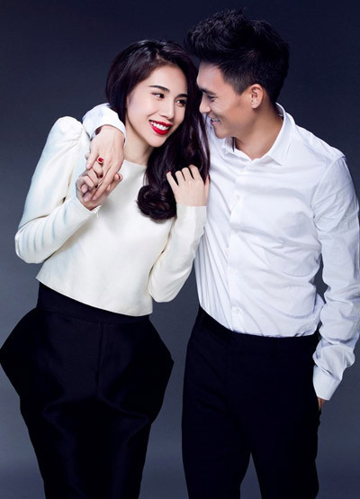 Hàng ngày, hai vợ chồng vẫn nhắn tin hỏi thăm nhau như thời mới yêu để giữ cho cuộc sống hôn nhân luôn lãng mạn. tien-vinh-1-5117-1440556490.jpg