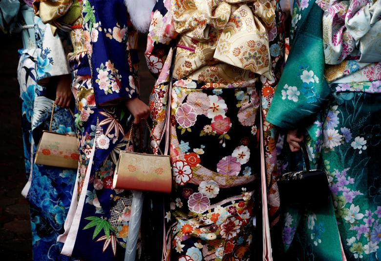 Phụ nữ Nhật trong trang phục Kimono Phụ nữ Nhật trong trang phục Kimono