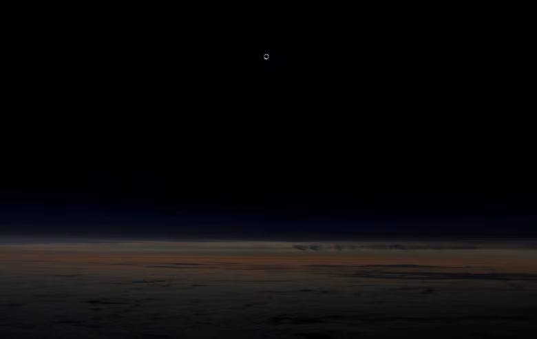 Nguyệt thực trên Thái Bình Dương