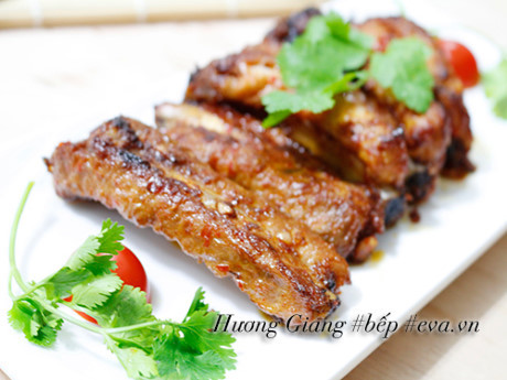 Sườn nướng muối ớt nóng hổi ai thấy cũng thèm - Ảnh 6 Suon nuong muoi ot nong hoi ai thay cung them - Anh 6