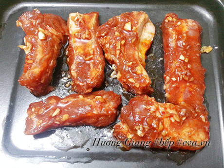 Sườn nướng muối ớt nóng hổi ai thấy cũng thèm - Ảnh 4 Suon nuong muoi ot nong hoi ai thay cung them - Anh 4