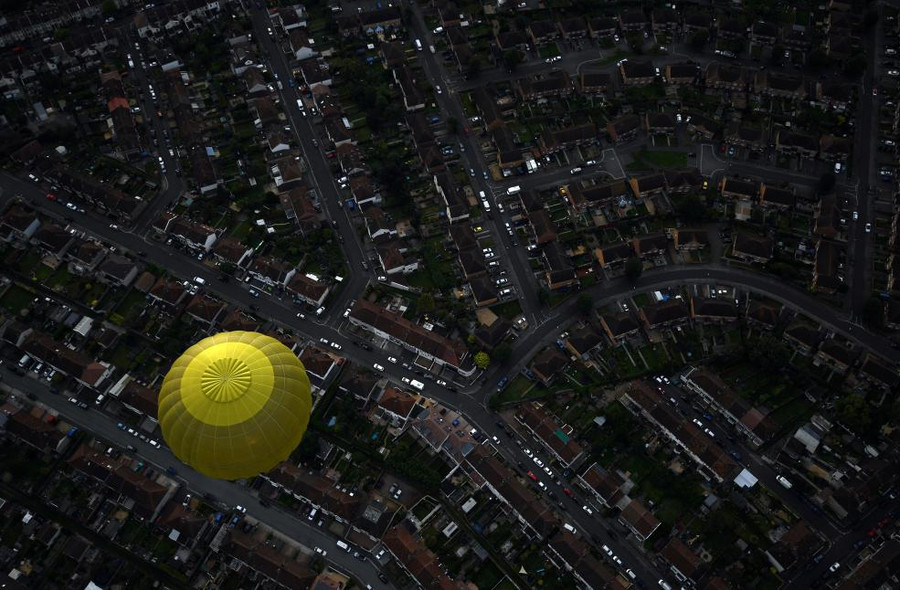 Khinh khí cầu bay trên bầu trời nước Anh trong lễ hội Khinh khí cầu quốc tế Bristol ở phía tây nam nước Anh