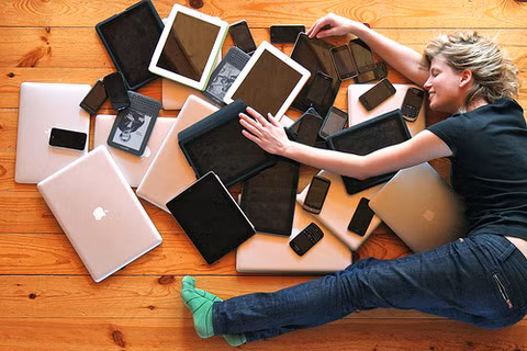 Máy tính xách tay là thiết bị công nghệ cần thiết với mỗi người trong xã hội hiện đại.