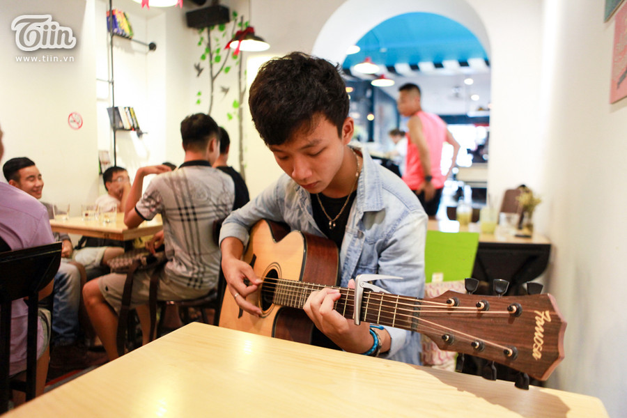 9X Hà thành học giỏi đàn hay bản sao hoàn hảo của Sungha Jung