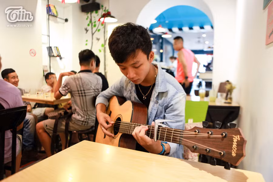 9X Hà thành học giỏi đàn hay bản sao hoàn hảo của Sungha Jung