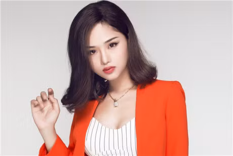 Miu Le va nhung bi mat dang sau khoi tai khung khi tuoi doi con rat tre - Anh 1