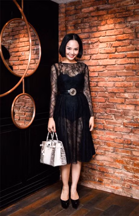 Miu Le va nhung bi mat dang sau khoi tai khung khi tuoi doi con rat tre - Anh 8