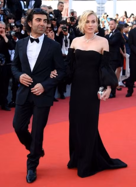 Pham Bang Bang lo than hinh map map khi dien dam lech vai tai Cannes - Anh 8