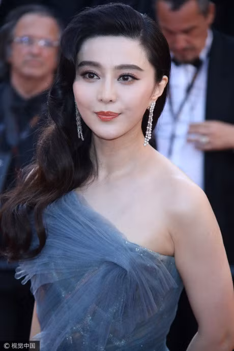 Pham Bang Bang lo than hinh map map khi dien dam lech vai tai Cannes - Anh 4