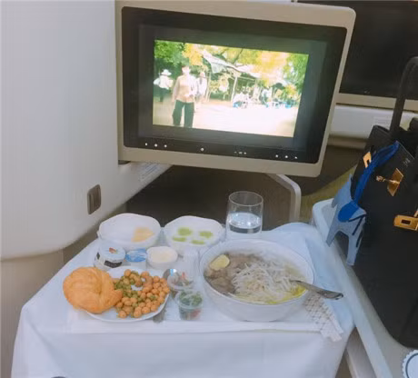 Miu Le va nhung bi mat dang sau khoi tai khung khi tuoi doi con rat tre - Anh 11