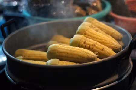 Tất cả những nguyên nhân khiến bạn phải ăn ngô luộc mỗi ngày