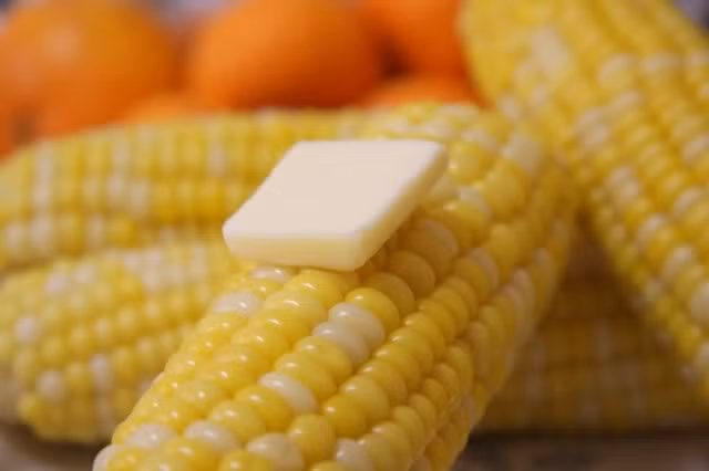 Tất cả những nguyên nhân khiến bạn phải ăn ngô luộc mỗi ngày