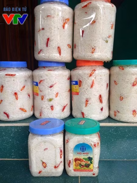  Măng muối bảo quản được lâu, dùng trong những ngày tết rất thích hợp nên được nhiều người đặt làm 