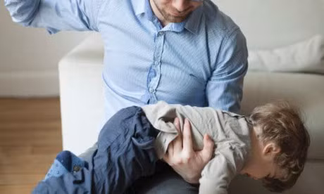 Doc xong bai nay, bo me se ngung ngay viec dung roi de danh don con - Anh 2