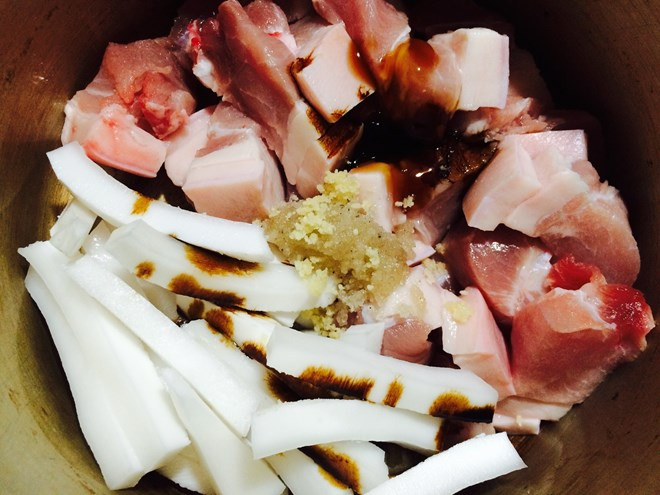 Thịt kho dừa thơm ngon, mềm ngậy ảnh 2 Thịt kho dừa thơm ngon, mềm ngậy ảnh 2