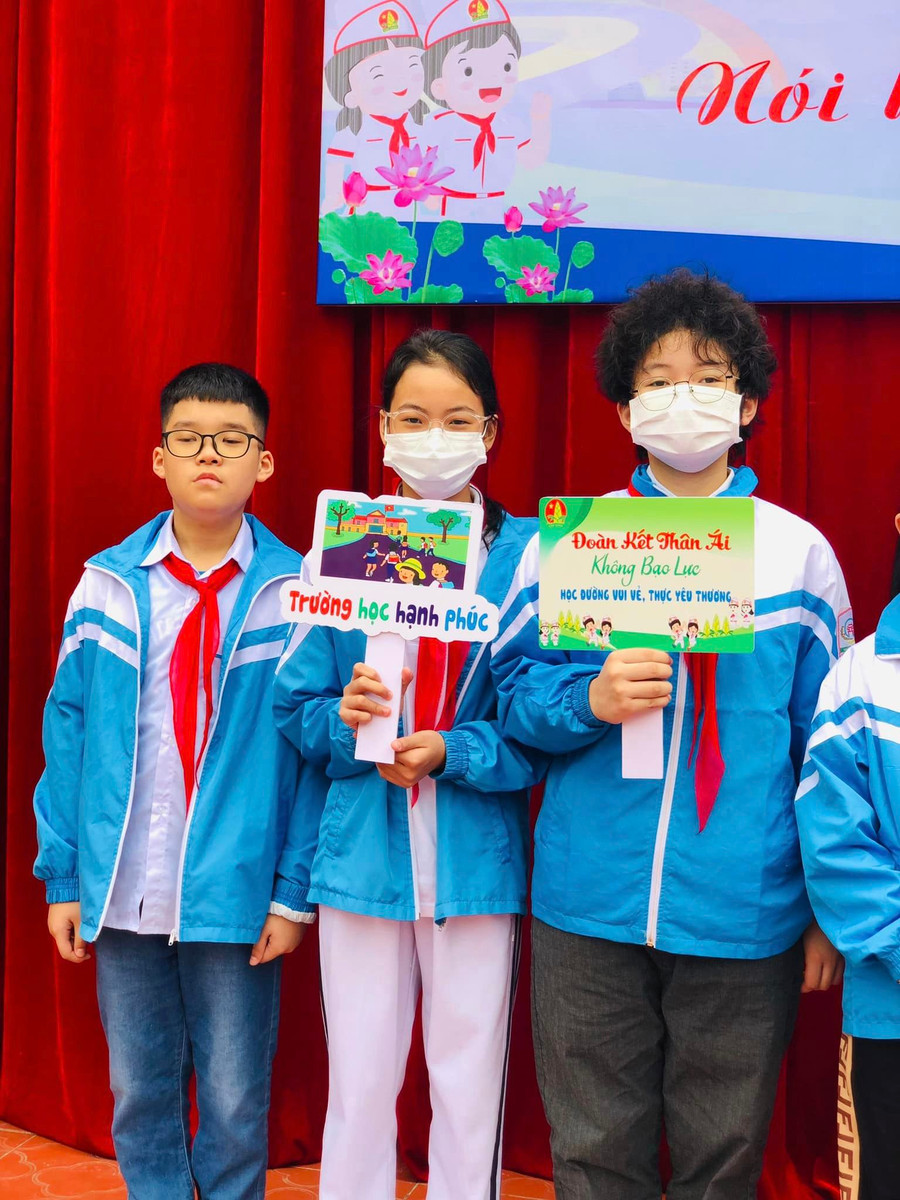 Học sinh Trường Tiểu học Hà Nội - Điện Biên Phủ tham gia diễn đàn &quot;Xây dựng tình bạn đẹp - nói không với bạo lực học đường&quot;. Ảnh NTCC.