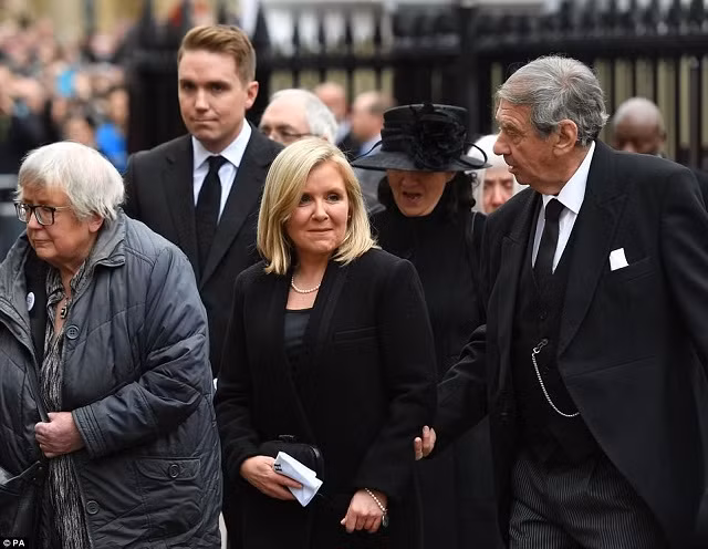 Gia đình của nhà vật lý Stephen Hawking