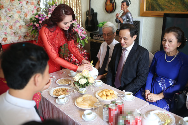 Hoa khôi Thể thao Lại Hương Thảo rạng rỡ trong lễ ăn hỏi ảnh 6